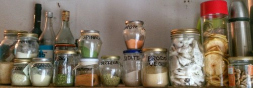 PolveriTeca: Ortaggi e verdure essiccati e ridotte in polvere per utilizzi vari.E' una libidine solo aprire i coperchi ed annusare