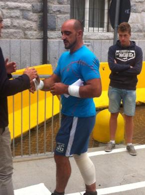 ecco il cercatore di funghi dimesso .notare le sue "enormi ferite"